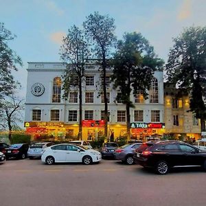 Three Trees Hotel